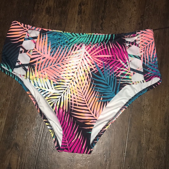 Swimsuit - Picture 2 of 7